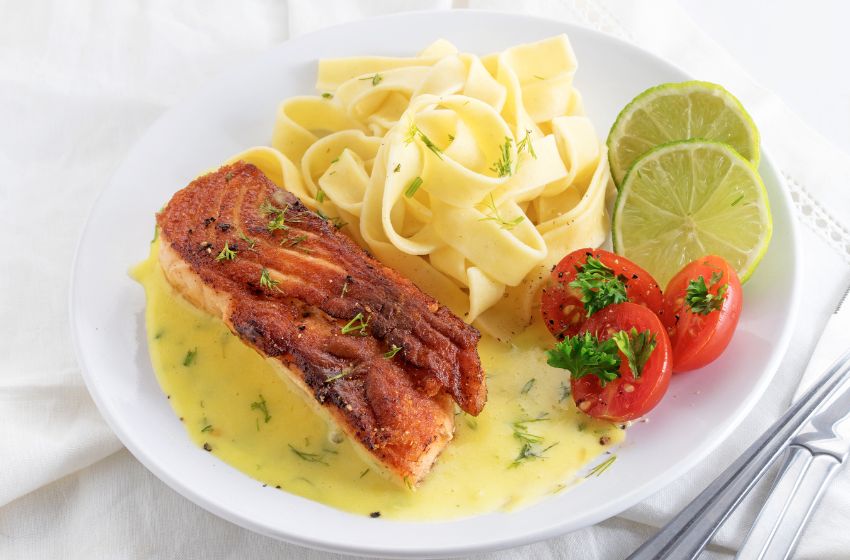 Grilled Salmon with Lemon-Dill Sauce 